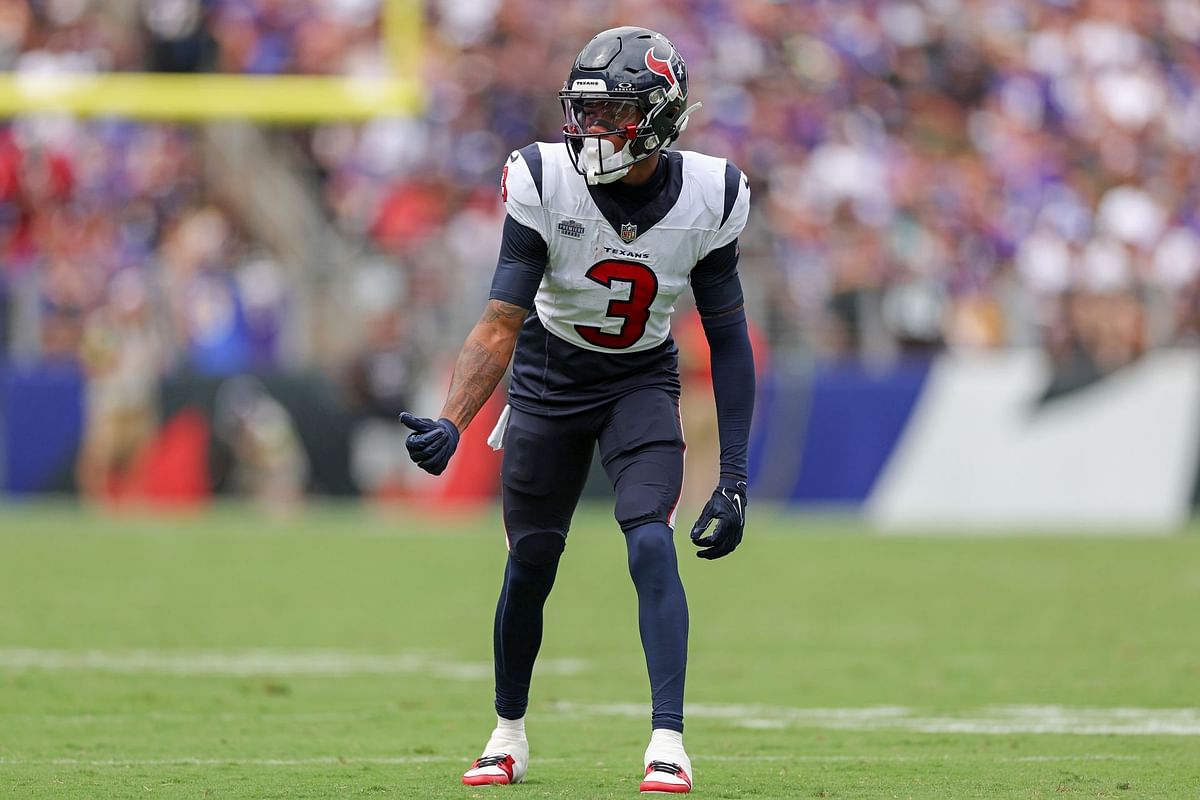 Texans WR Tank Dell carted off with knee injury after TD catch